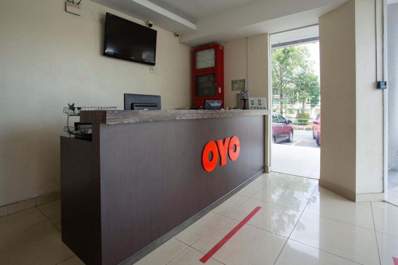 Oyo 89966 Green World Hotel @ Seri Putra Kajang Exterior photo