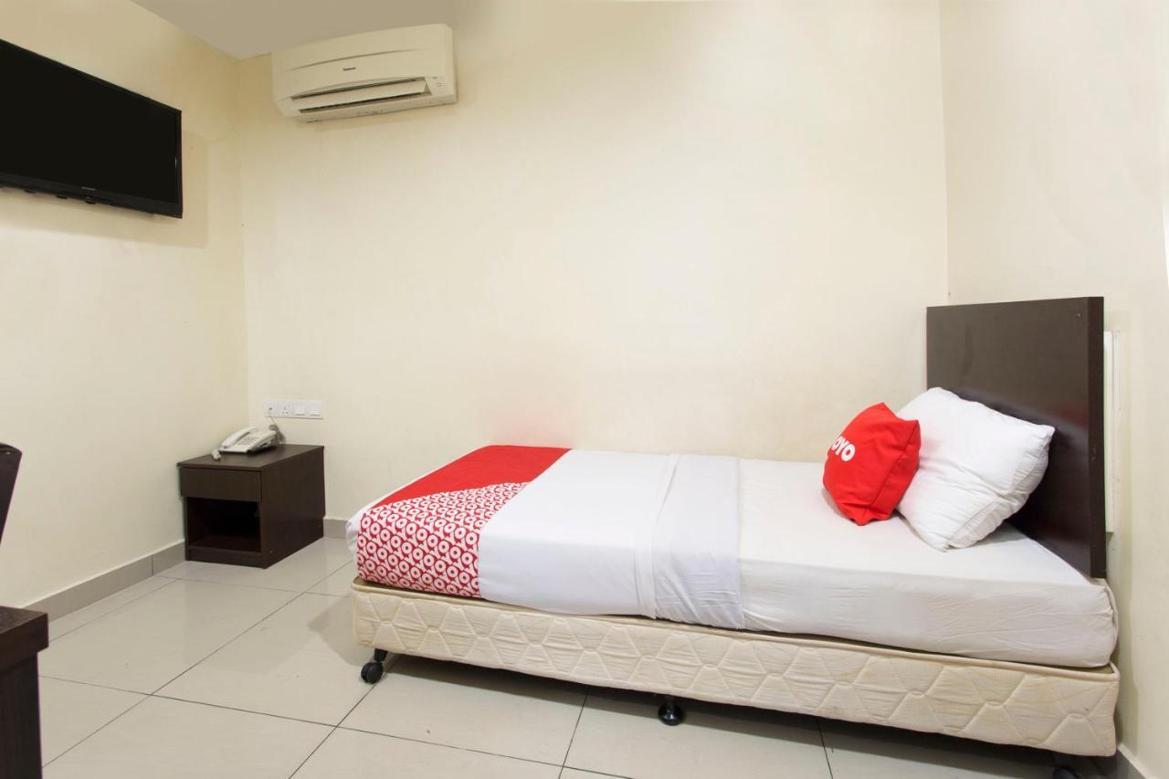 Oyo 89966 Green World Hotel @ Seri Putra Kajang Exterior photo