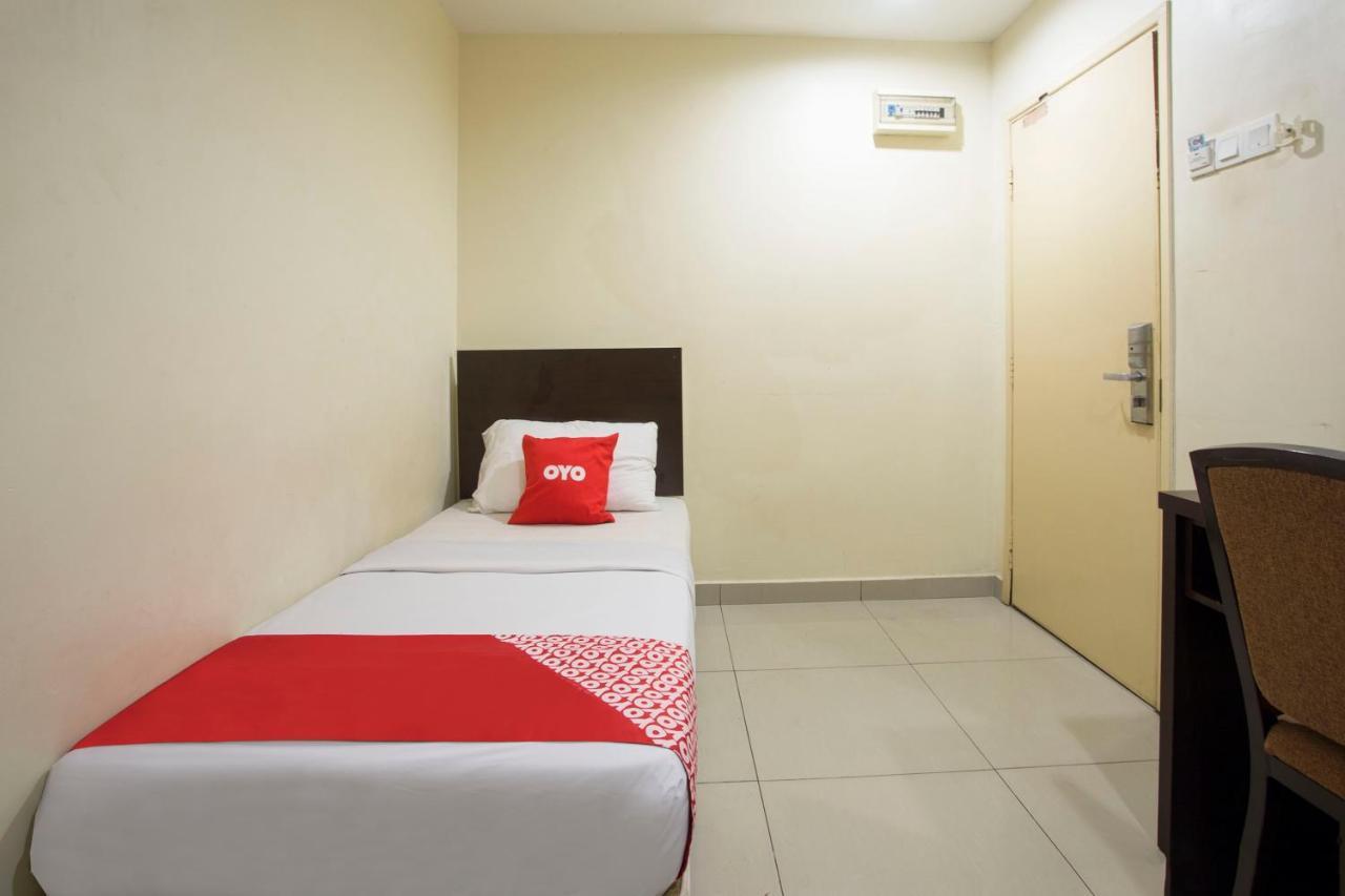 Oyo 89966 Green World Hotel @ Seri Putra Kajang Exterior photo